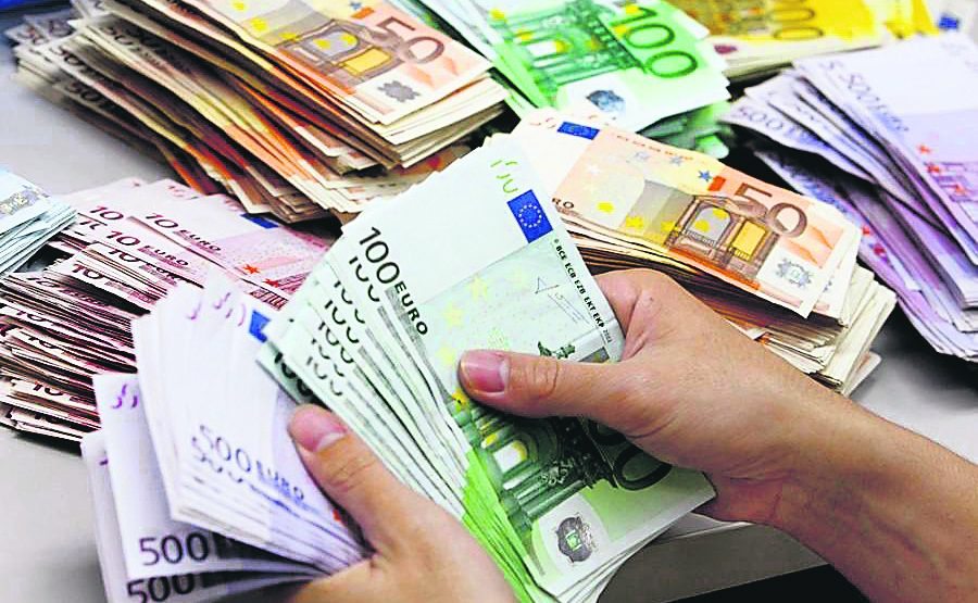 euro-novac-ap.jpg