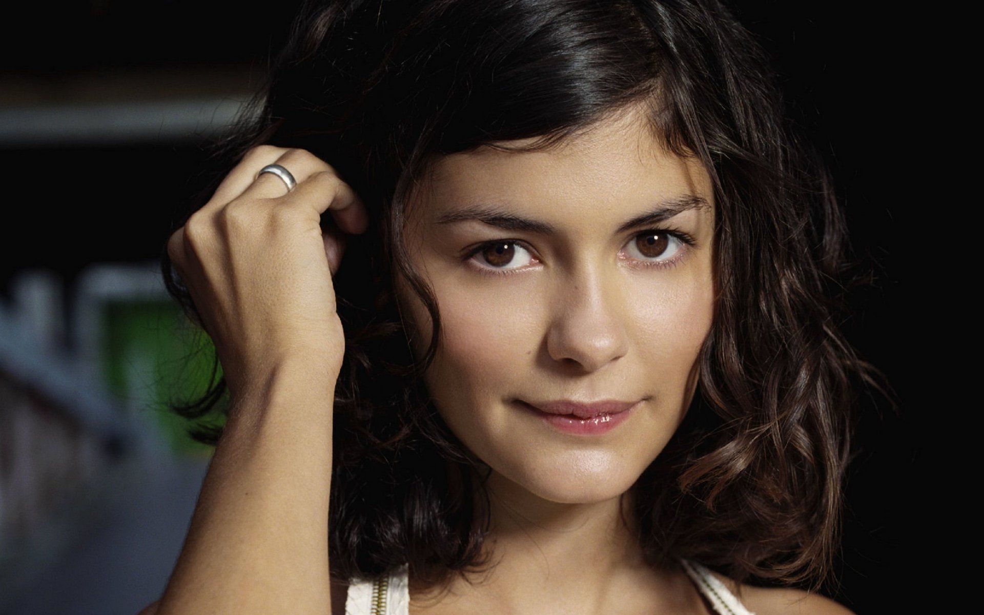 Audrey-Tautou-Widescreen-Wallpaper-audrey-tautou-8251853-1920-1200.jpg