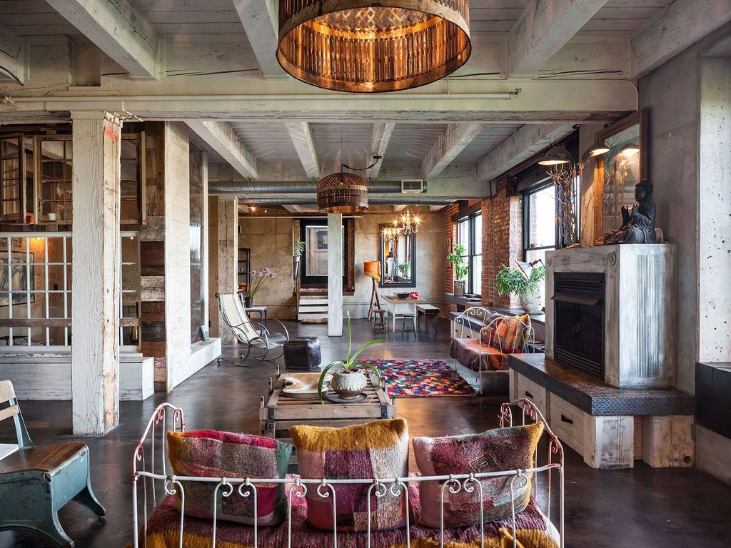 eclectic-living-room-with-daybed-with-trundle-i_g-IS5id87g6y50mh1000000000-QgmC5.jpg