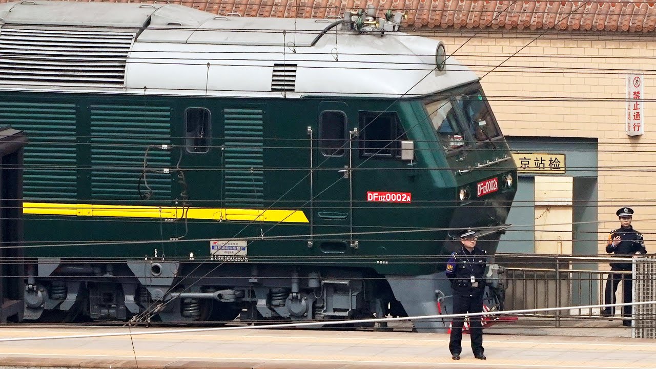 Kim Džong Un oklopnim vozom stiže u Peking: Prisustvovaće vojnoj paradi uz Sija i Putina