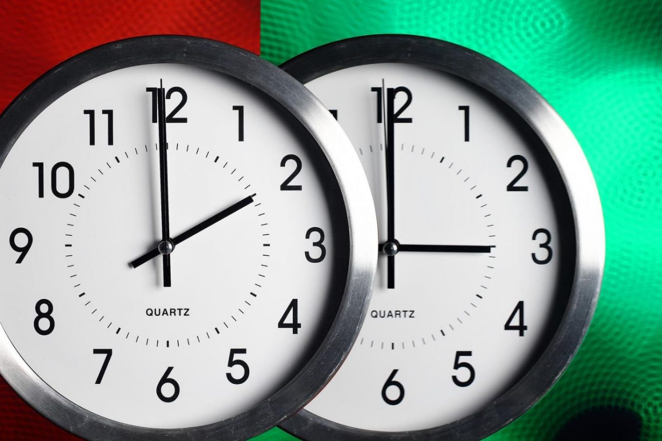 U nedjelju počinje ljetnje računanje vremena, sat se pomjera unaprijed