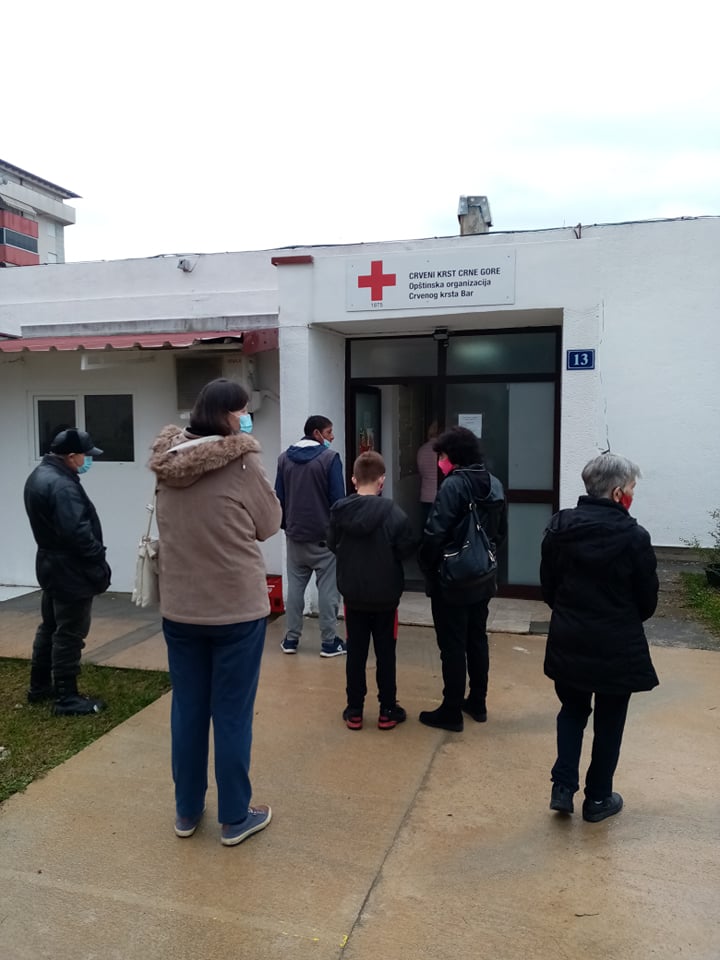 Udruženja iz Luksemburga doniralo 3.000 eura za 100 ugroženih porodica u Baru