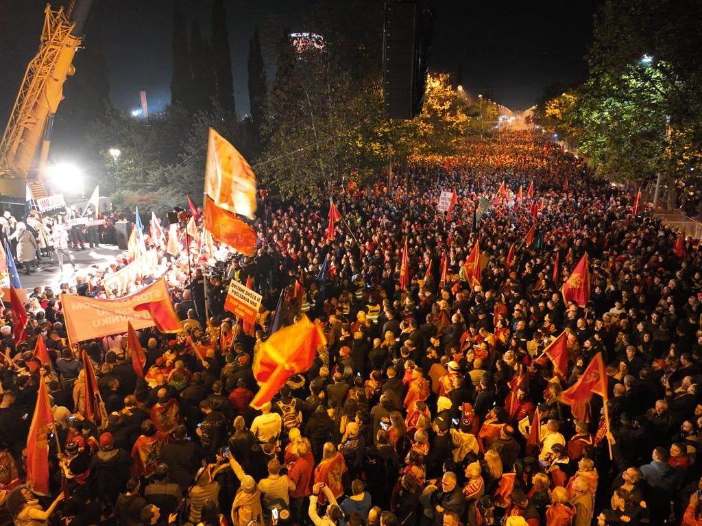 Večeras na protestu