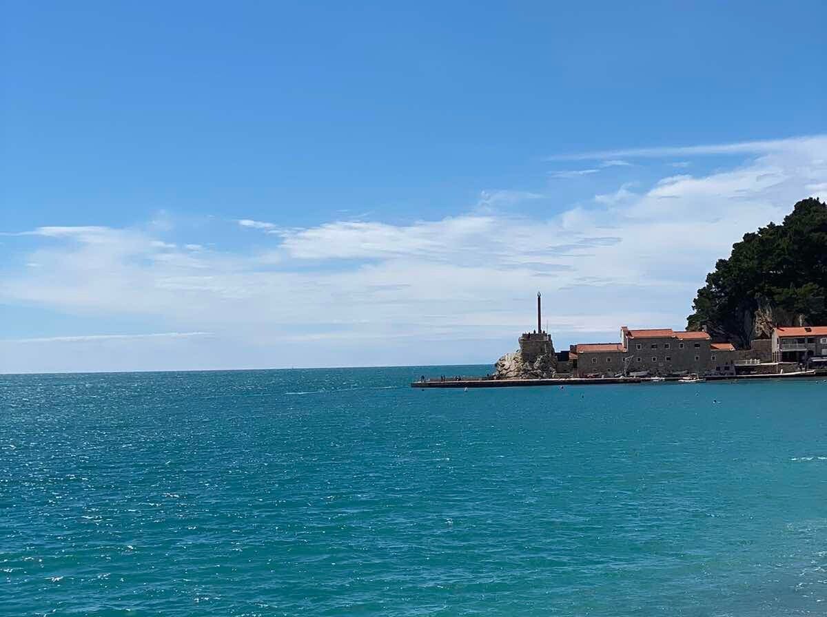Tijelo francuskog državljanina pronađeno na stijenama između Petrovca i Perazića dola