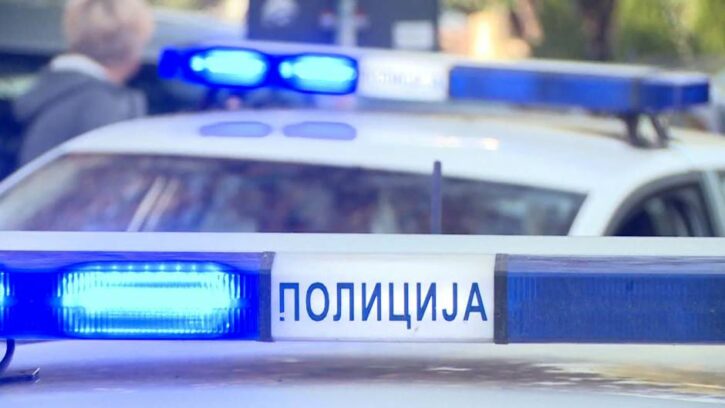Muška osoba udarila policajca pa pucala na patrolu kod Novog Sada