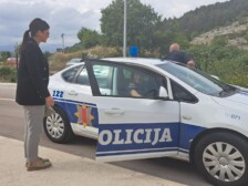 Lalatović sa policijom (Foto: RTNK)