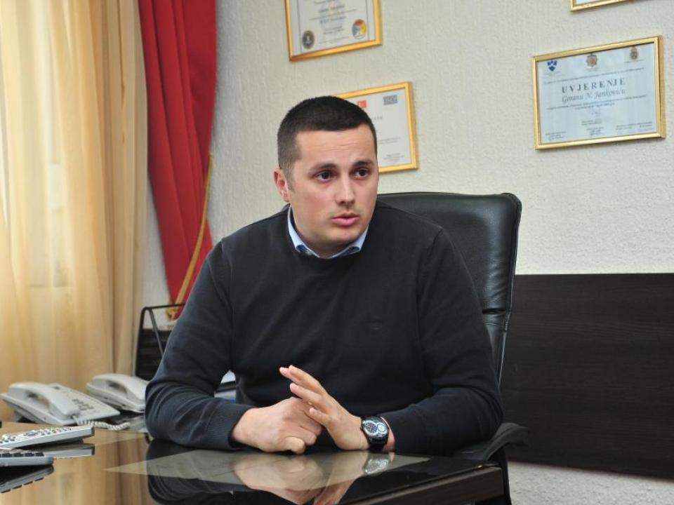 Goranu Jankoviću prestao radni odnos, on tvrdi: Saša Mujović se ponaša kao “Alisa u zemlji čuda”