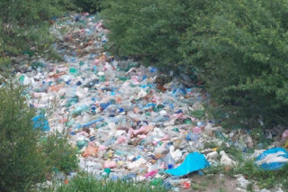 Otpad na obali Lima (foto: Euromost)