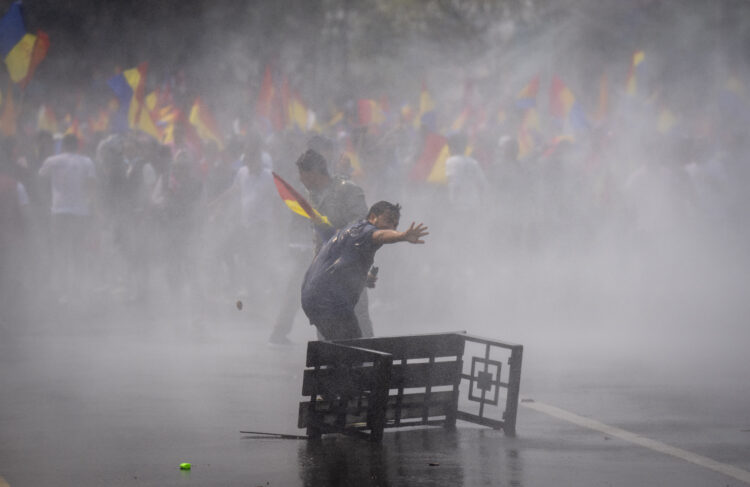 Sukob policije i demonstranata koji traže obnovu monarhije u Nepalu