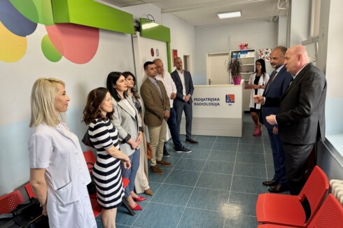 Dr Aleksandar Radović i Danijela Jović sa saradnicima