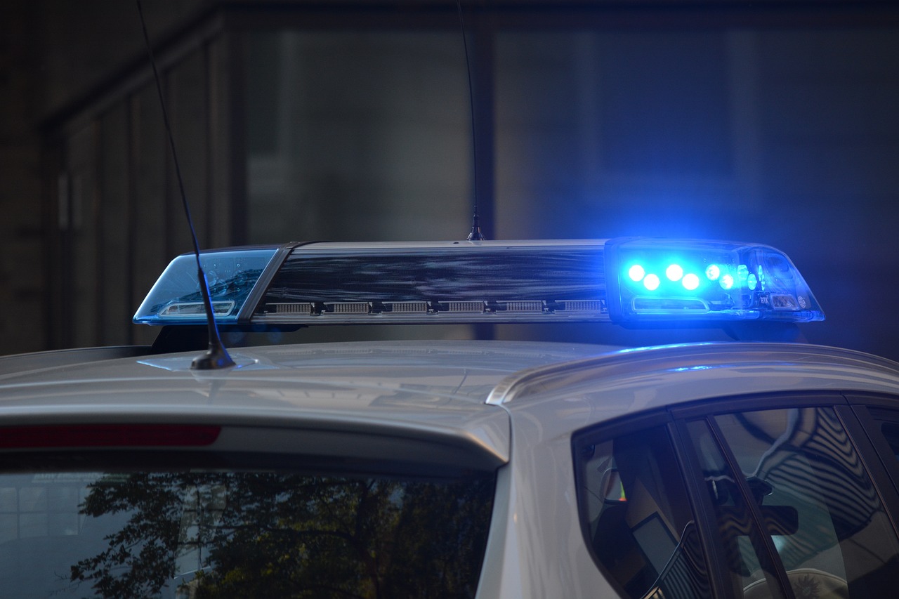 Zasjeda za vatrogasce i policiju na jugu Francuske, sumnja se na narko-bande, povrijeđen policajac