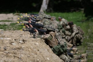 Ukrajina/ Foto: EPA-EFE/ADAM VAUGHANEPA-EFE/ADAM VAUGHAN ATTENTION: FOR OPERATIONAL SECURITY REASONS IT IS NOT PERMITTED TO REPORT THE DETAILS OF ANY LOCATIONS, OR TO REVEAL THE IDENTITIES OF ANY UKRAINIAN RECRUITS OR SHOW THEIR IDENTIFIABLE FACES IN PRINT, ONLINE OR BROADCAST IMAGERY.