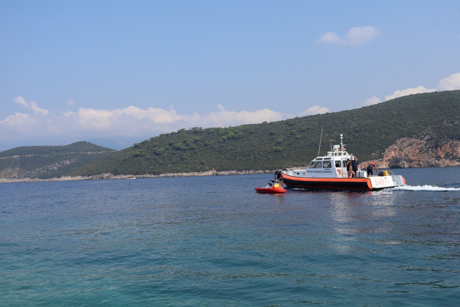U Ulcinju i kod Čanja juče spašene četiri osobe: Jedni bili ugroženi zbog morskih struja, drugi ostali blokirani na nepristupačnoj plaži