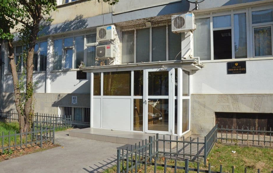 Zadržavanje dvojici Podgoričanina: Jedan osumnjičen da je udarao bivšu partnerku, dugi da je tukao članove familije i povrijedio dijete