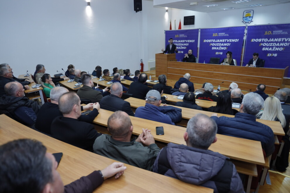 Tribina u Tuzima/ Foto: DPS
