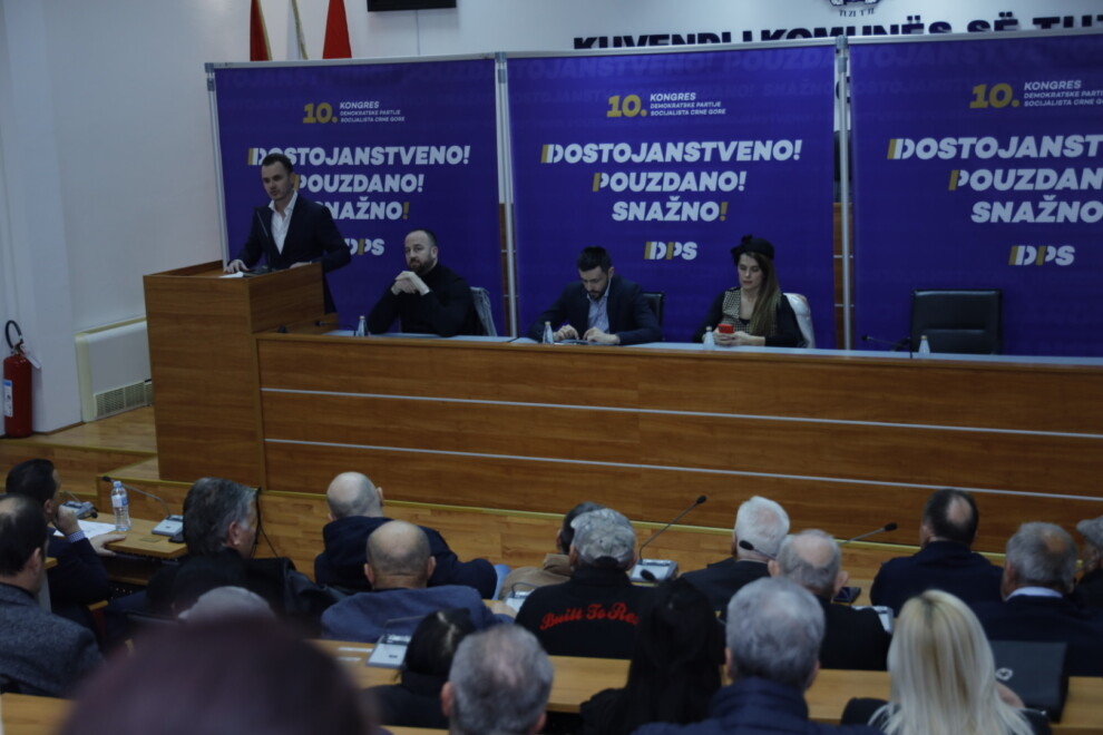Tribina u Tuzima/ Foto: DPS