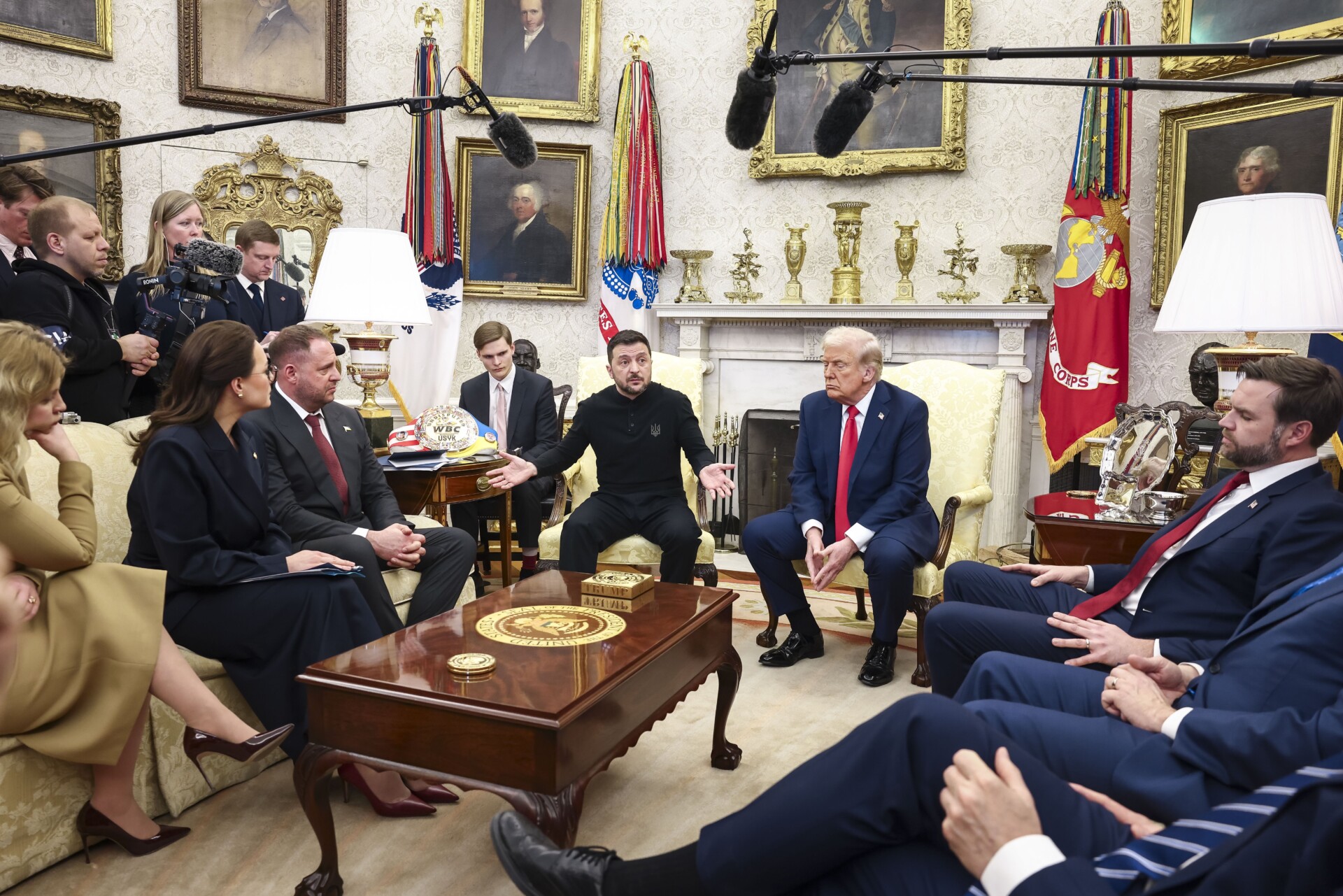 Juče u Ovalnom kabinetu (Foto: EPA-EFE/JIM LO SCALZO / POOL)