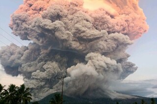 Erupcija vulkana Levotobi Laki Laki, Foto: EPA-EFE