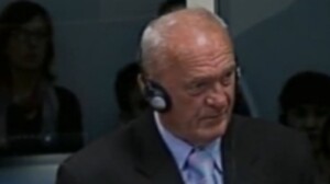 Živanović na suđenju Radovanu Karadžiću pred Haškim tribunalom, oktobar 2013. / Printscreen