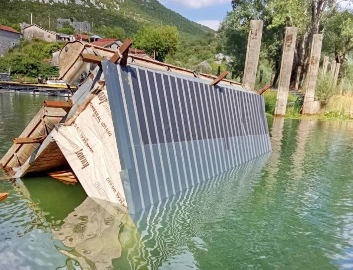 Skadarsko jezero: Prevrnuo se bungalov, nije došlo do izlivanja ulja i goriva