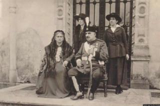 Kraljevski par Nikola i Milena sa ćerkama Vjerom i Ksenijom (Foto: RSE)