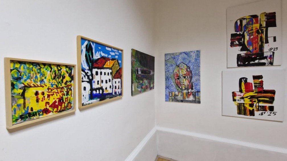 Otvorena izložba “EKG – Iza horizonta” u Likovnoj galeriji Udruženja Crnogoraca u Crvenki