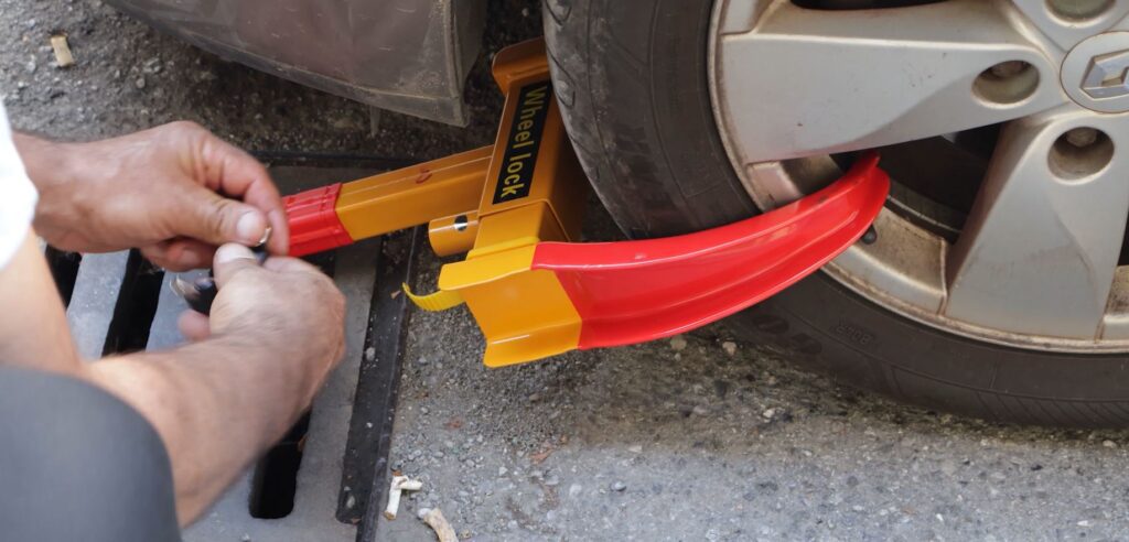 Za tri neplaćene kazne Parking servis postavlja „kandžu“