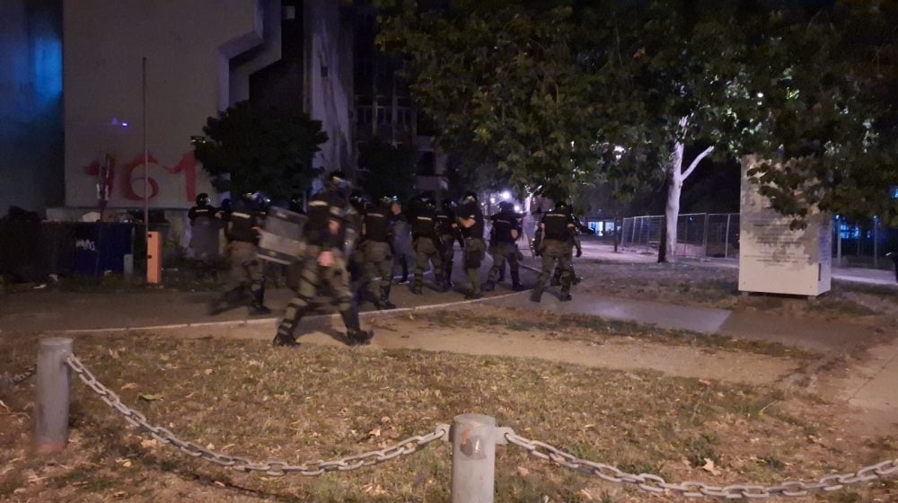 Novi Sad: MUP tvrdi da su napadnuti policajci, novinari i svjedoci tvrde suprotno