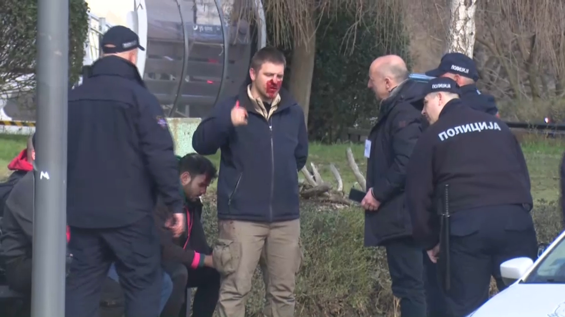 VIDEO Tuča u Boru: Studenti tvrde da su povrijeđena dva člana mobilnog tima