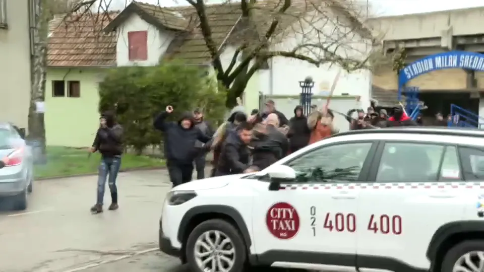 Jednoj osobi povrijeđena glava, a drugoj ruka tokom masovne tuče maskiranih muškaraca i građana u Kuli