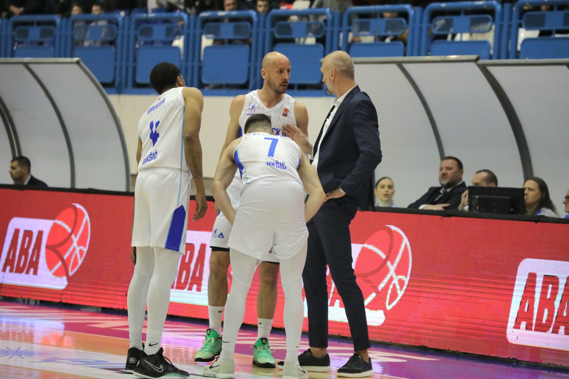 Počinje plej-in: Sutjeska sa Lovćenom, Mornar protiv Primorja