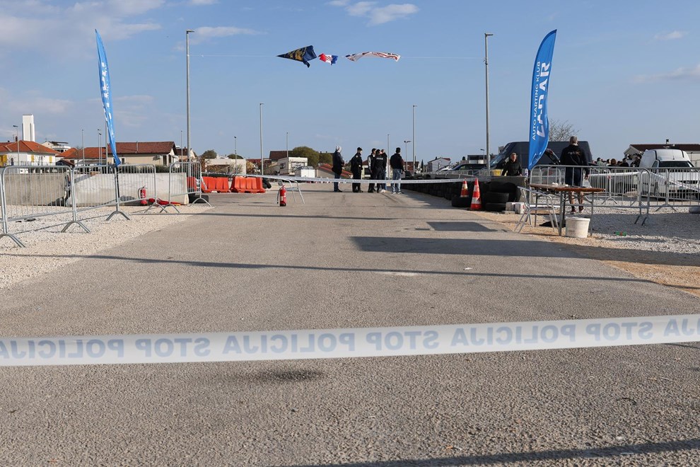 Na trci u Zadru auto izletio i zabio se u ljude, među povrijeđenima beba