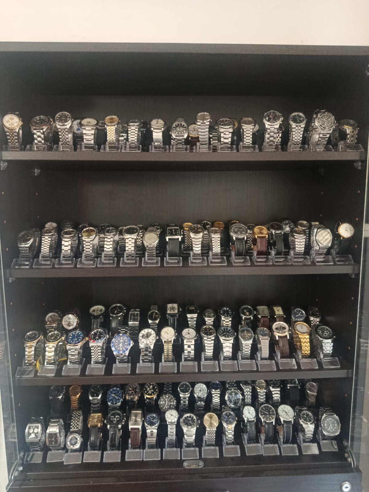 Uhapšen Podgoričanin osumnjičen za zelenaštvo: Oduzeto 175 satova vrijednih preko 100.000 eura