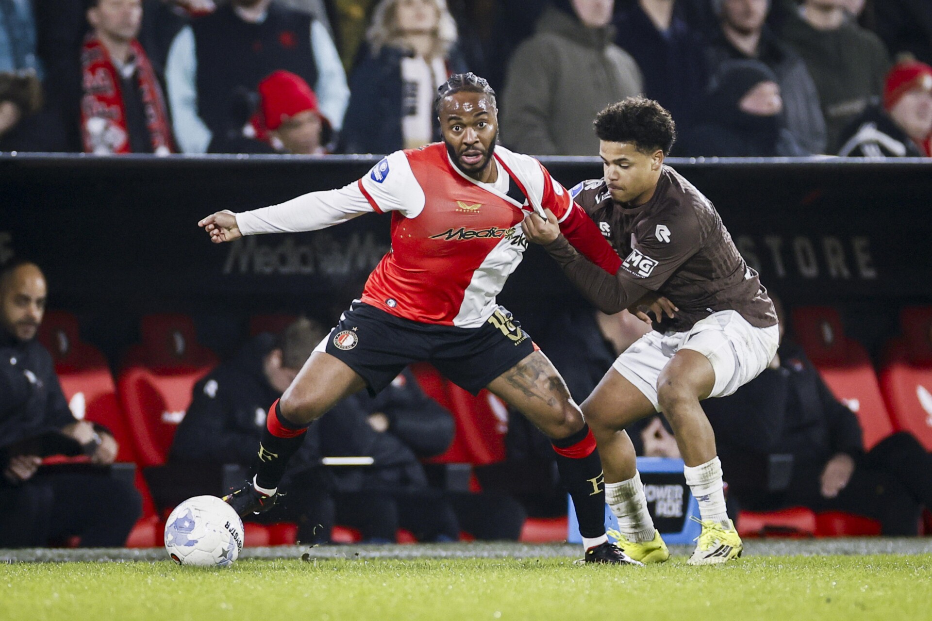 Sterling upisao prvu asistenciju u dresu Fejnorda