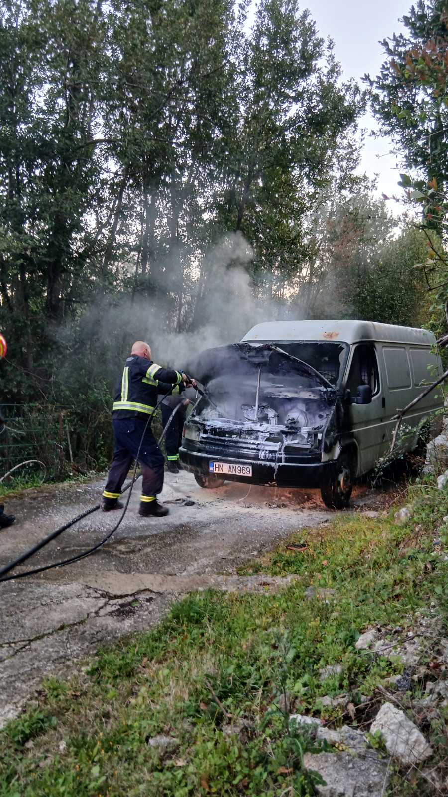 Zapalio se kombi u selu Mojdež kod Herceg Novog
