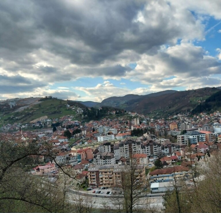 Krivične prijave protiv osumnjičenih za krađu novca, sata, oduzimanje vozila, među njima i maloljetnici