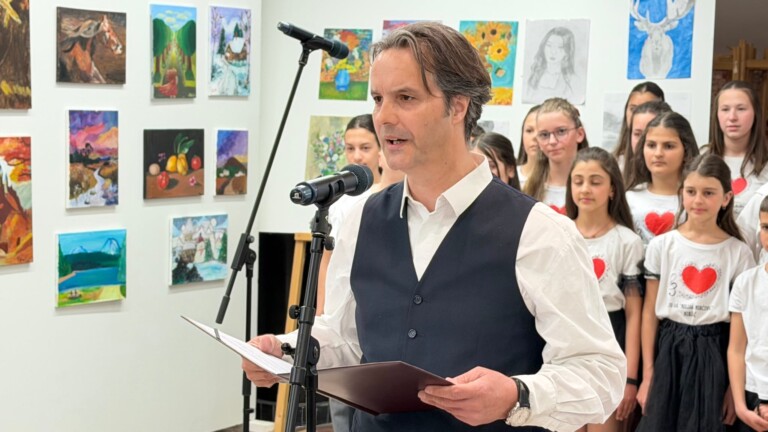 Marojević otvorio izložbu u susret Vaskrsu