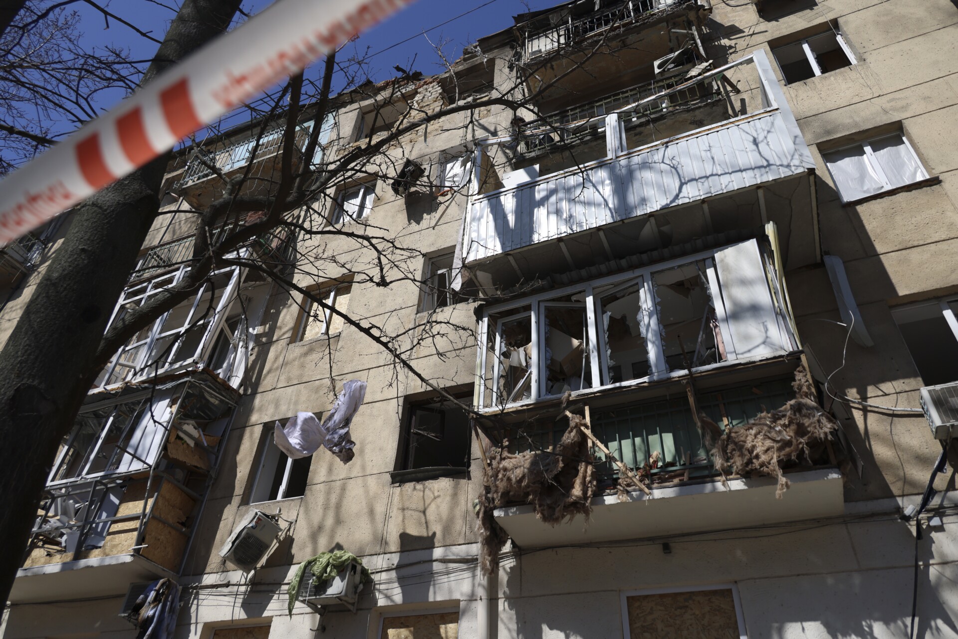 Zelenski: Odgovor Rusije na predlog o prekidu vatre za Uskrs granatiranje Ukrajine; EU šalje Ukrajini zaradu od ruske imovine