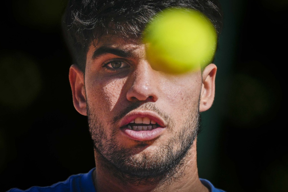 Karlos Alkaras ne igra na Rolan Garosu