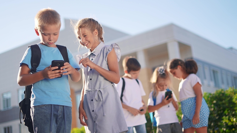 Norveška vlada planira zabranu društvenih mreža za djecu mlađu od 16 godina