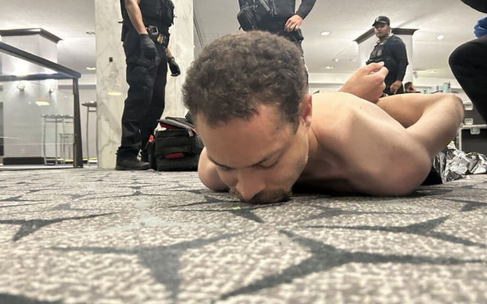 Pred sudom napadač s Trampove večere: Evo za šta je optužen