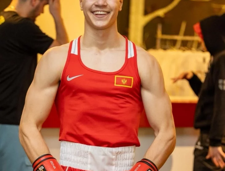 Roganović prekidom do finala