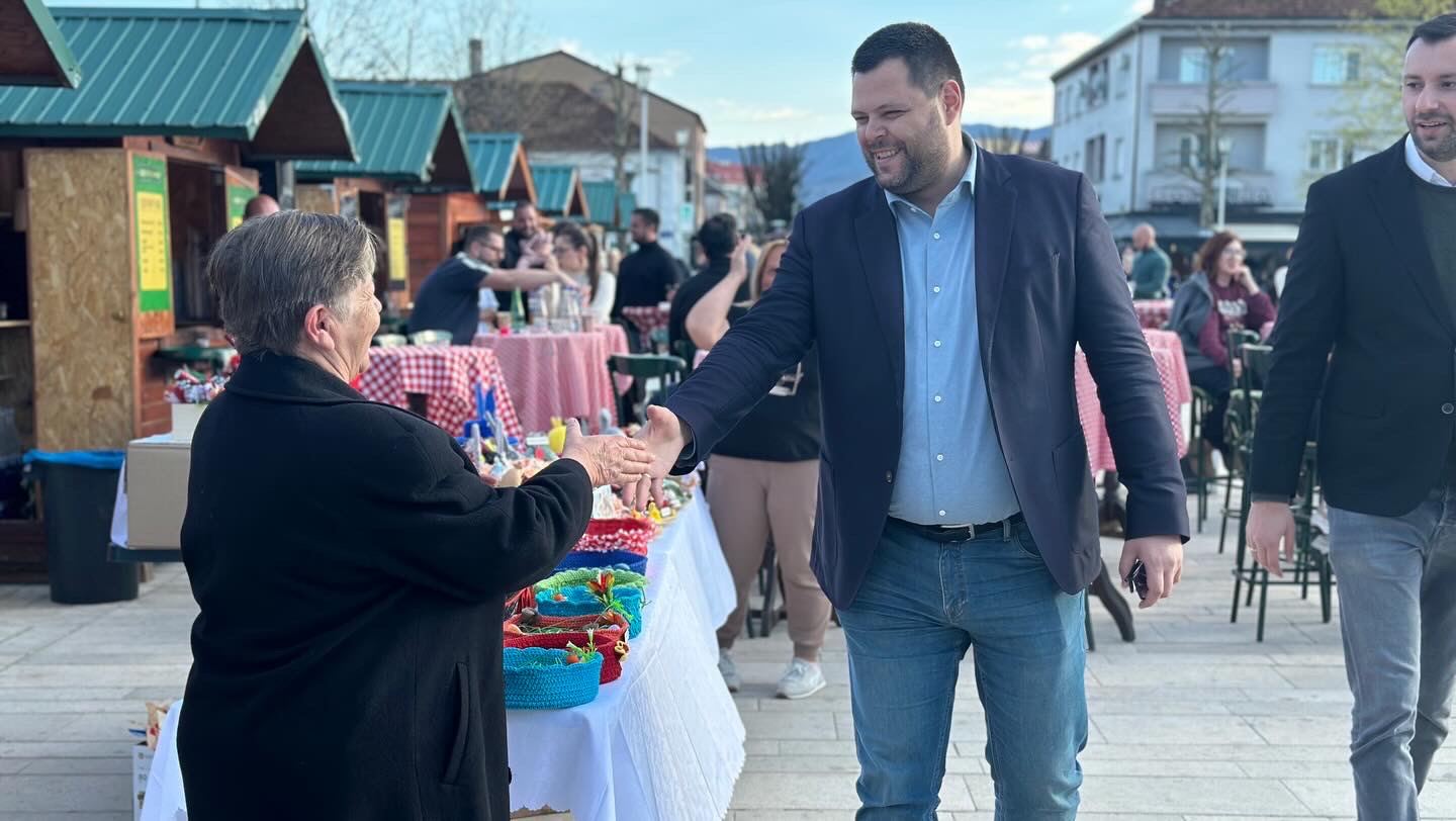 Kovčević otvorio bazar “Radost Vaskrsa u srcu Nikšiću”