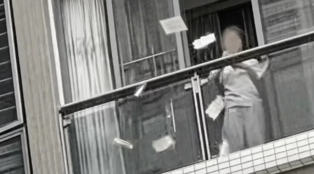 Žena bacila više od 160.000 dolara s balkona nakon svađe sa mužem