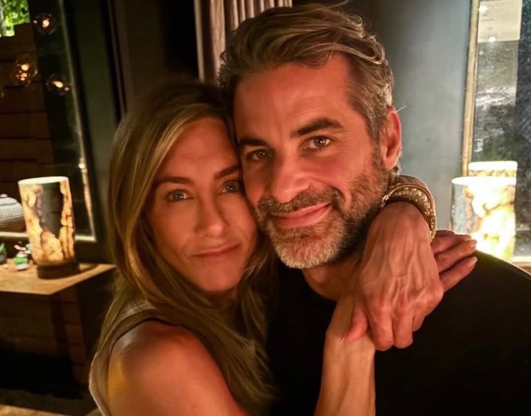 Dženifer Aniston srećna u vezi sa Džimom Kertisom: U njen život je došao u pravom trenutku