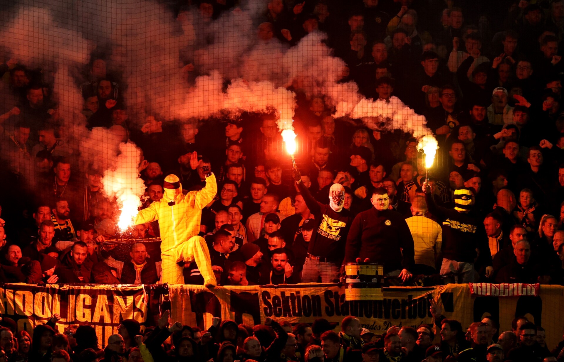 Haos i tuča navijača Bajerna i Štutgarta, 1000 učesnika, više od 500 privedenih