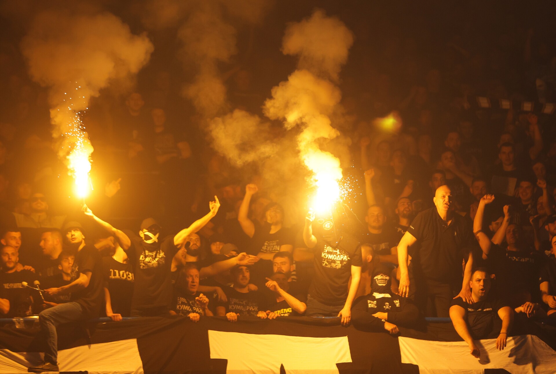VIDEO: Haos u Areni prije i poslije derbija: sukob navijača i policije