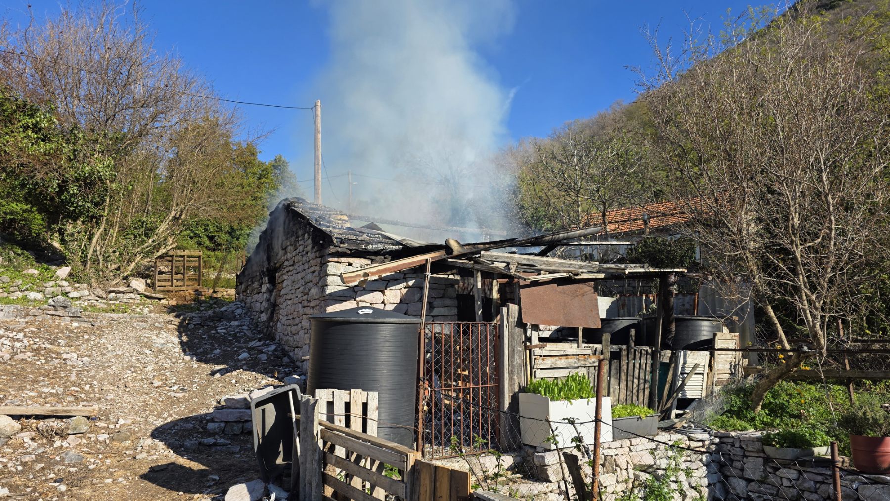 Tivat: Identifikovan osumnjičeni za podmetanje požara u Gornjoj Lastvi