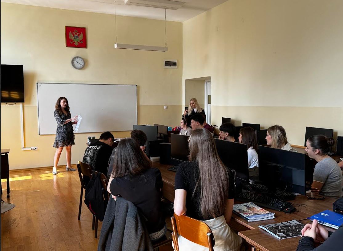 Održano predavanje za srednjoškolce o volonterizmu i ljudskim pravima u Gimnaziji “Slobodan Škerović”