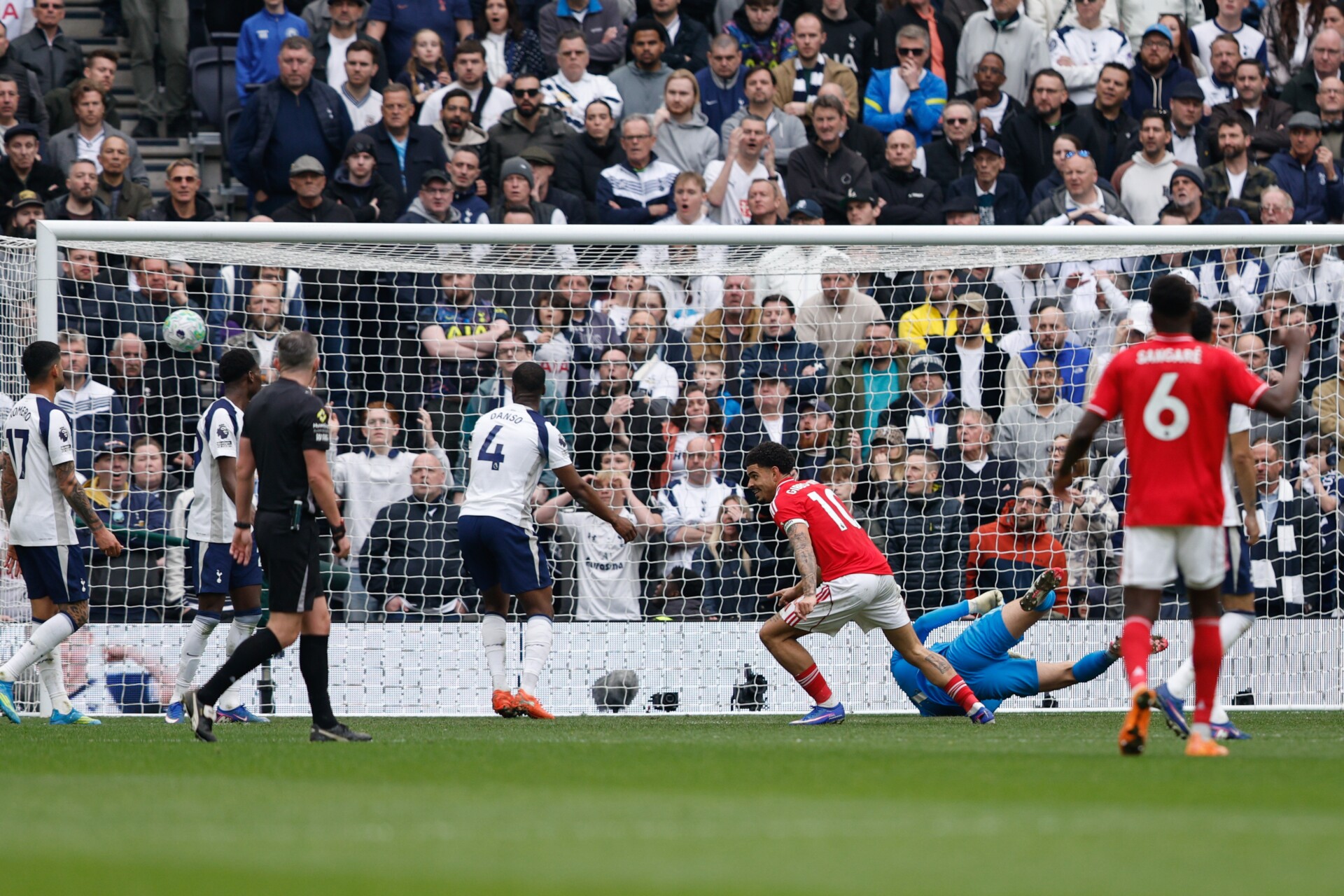 Totenhem tone ka drugoj ligi, poraz De Zerbija na debiju, preokret Palasa, remi Foresta i Vile